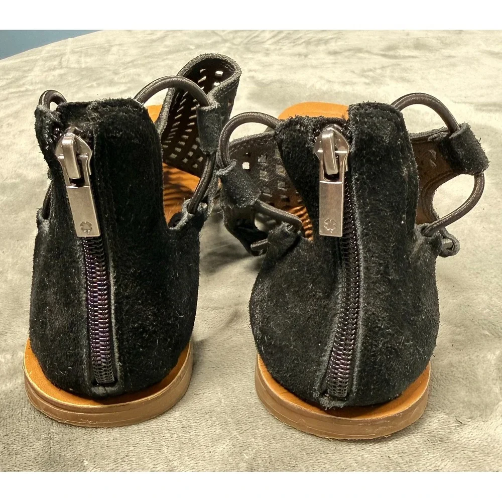 Lucky Brand Sandals Womens 8.5 Black Perforated Suede Gladiator Zip